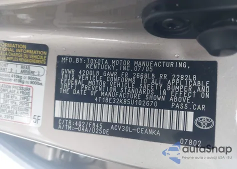 2005 Toyota Camry Le z USA, uszkodzony, nr VIN 4T1BE32K85U102670